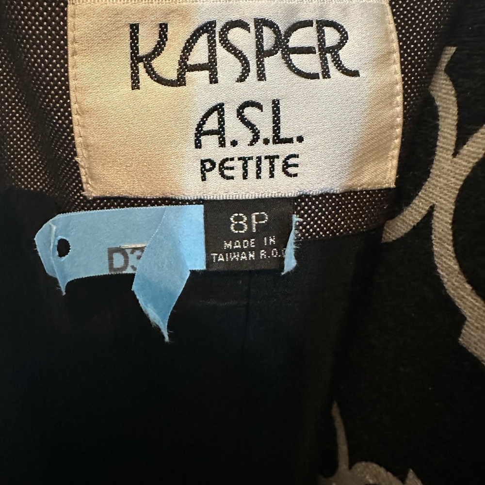 Kasper 8P Business Suit. Dark Gray - Picture 4 of 8